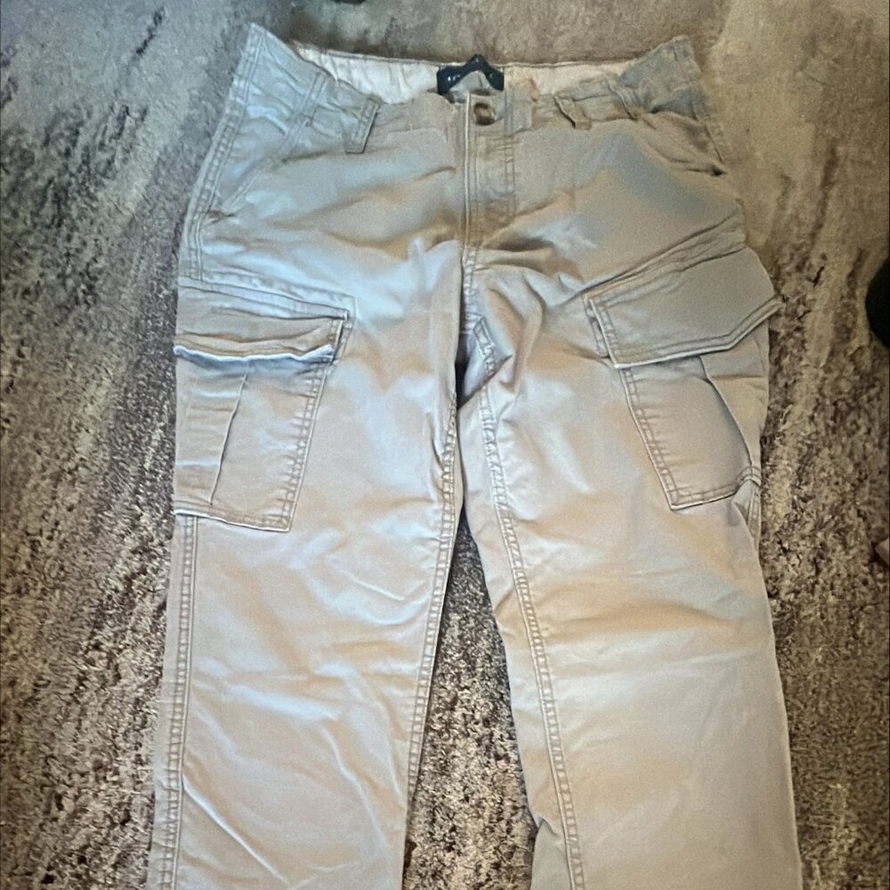 Aeropostale slim cargo mens 30 waist -32  length pants beige